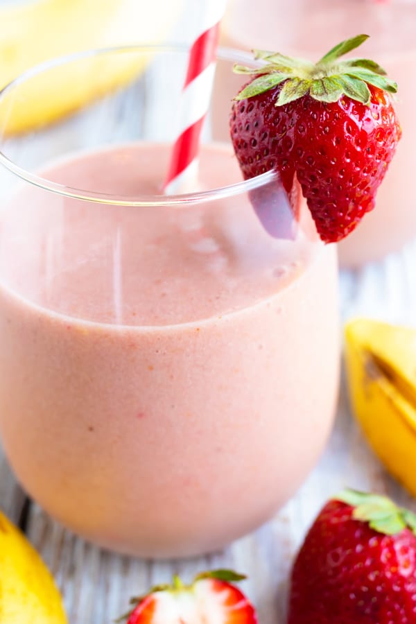 4-ingredient Strawberry Banana Smoothie - Evolving Table