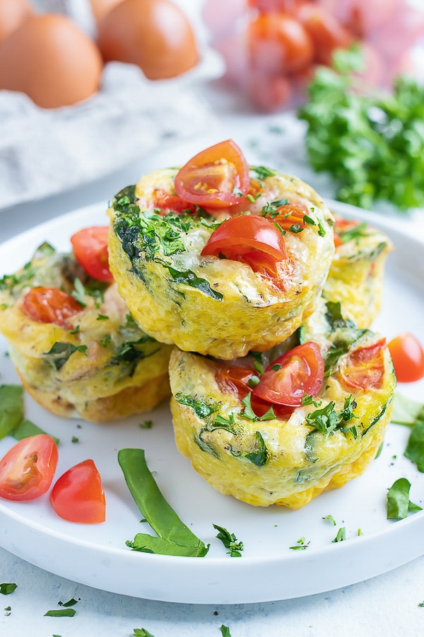 Healthy Spinach Egg Muffins with Tomatoes - Evolving Table