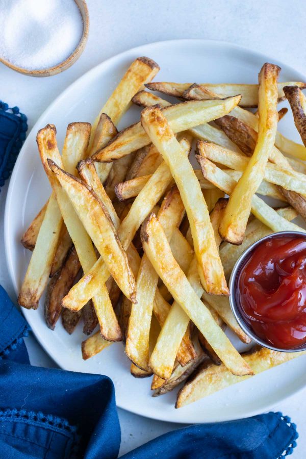 Easy Air Fryer French Fries (Ultra Crispy!) - Evolving Table