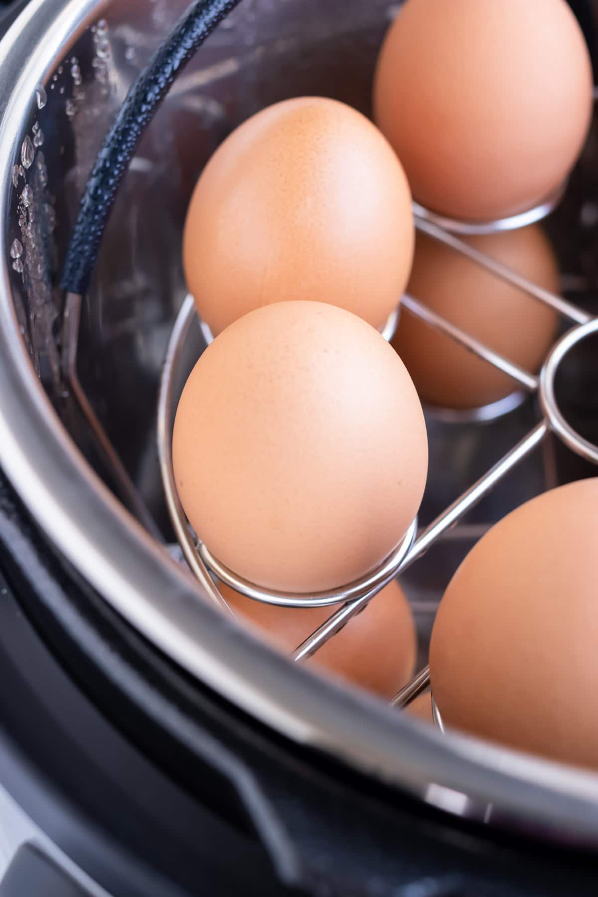 https://www.evolvingtable.com/wp-content/uploads/2022/02/Instant-Pot-Hard-Boiled-Eggs-6.jpg