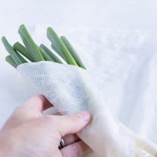 How to Store Green Onions (3 Easy Ways!) - Evolving Table