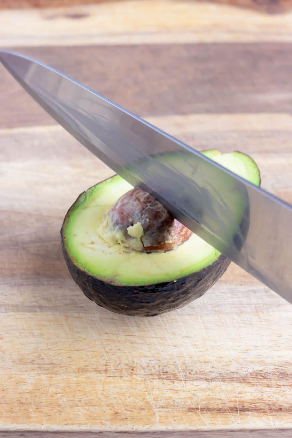 How To Cut An Avocado (Quick & Easy!) - Evolving Table