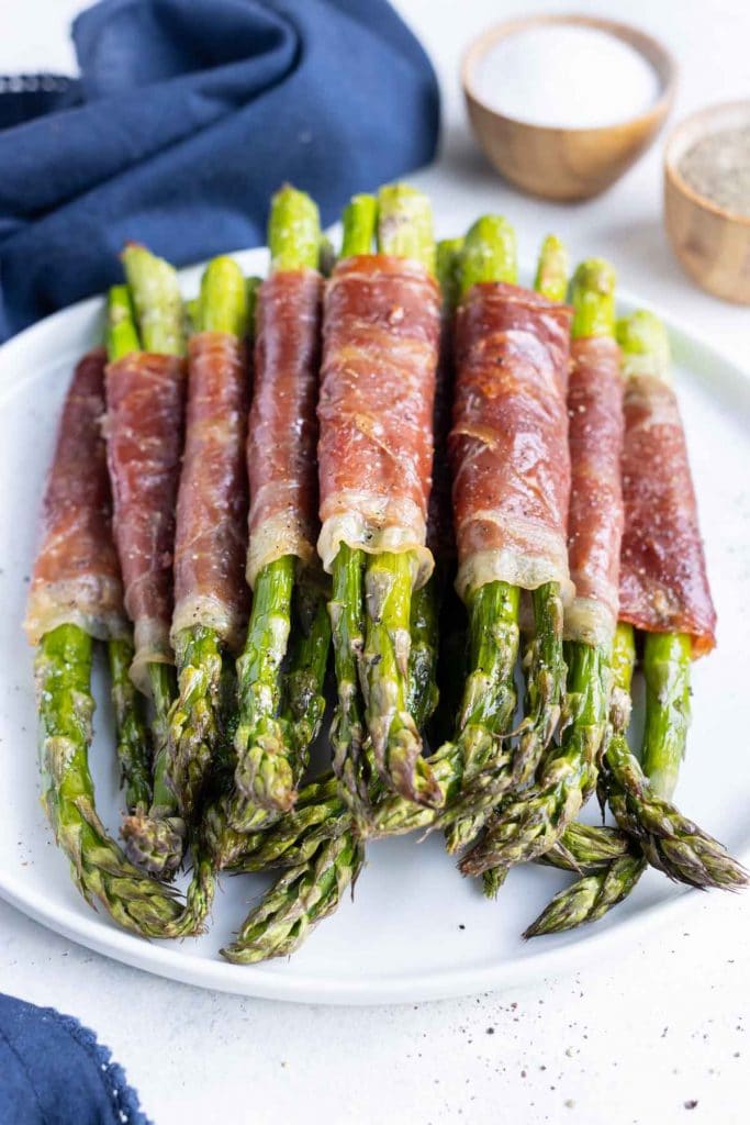 Prosciutto Wrapped Asparagus Recipe - Evolving Table