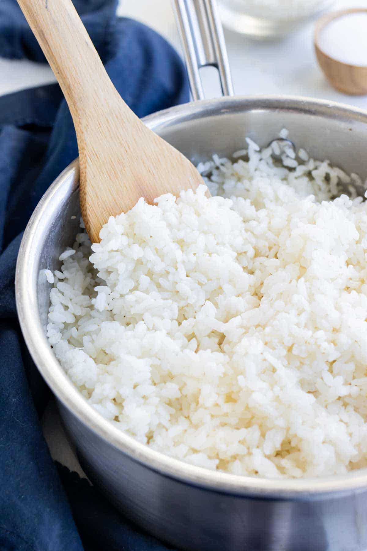 The BEST Rice Cooker Sushi Rice (How To Make It)