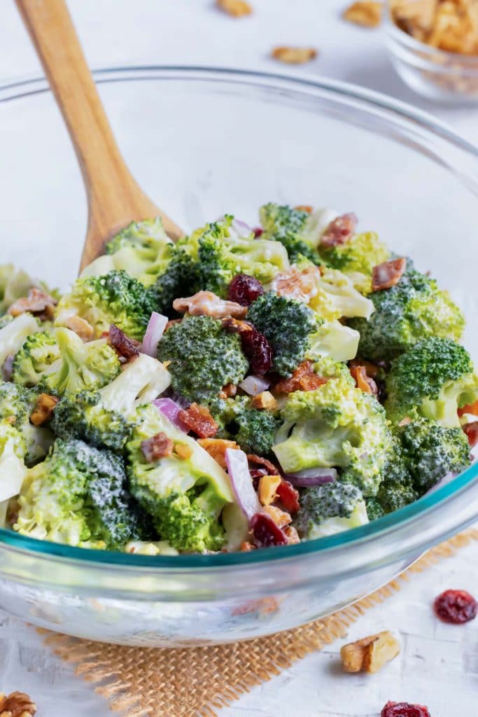Best Broccoli Bacon Salad Recipe - Evolving Table