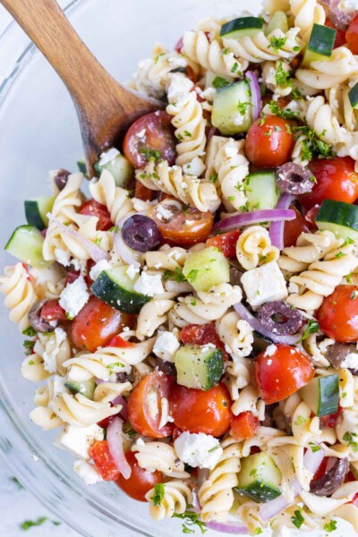 Greek Pasta Salad Recipe - Evolving Table