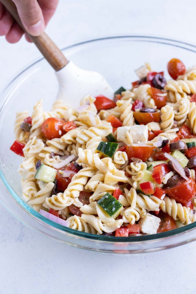 Greek Pasta Salad Recipe - Evolving Table