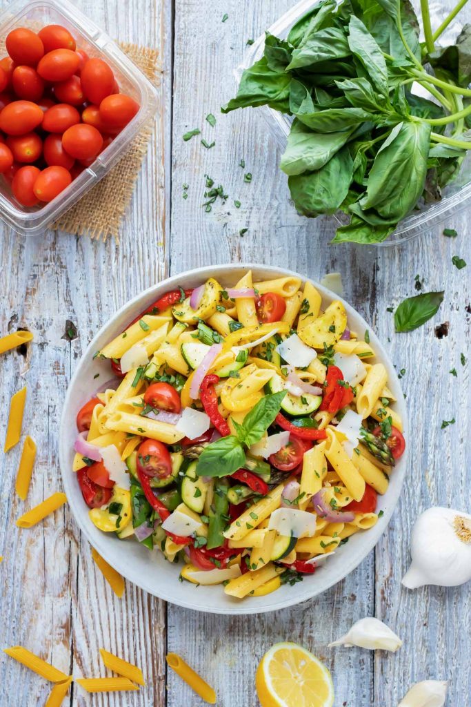 Easy Pasta Primavera Recipe - Evolving Table