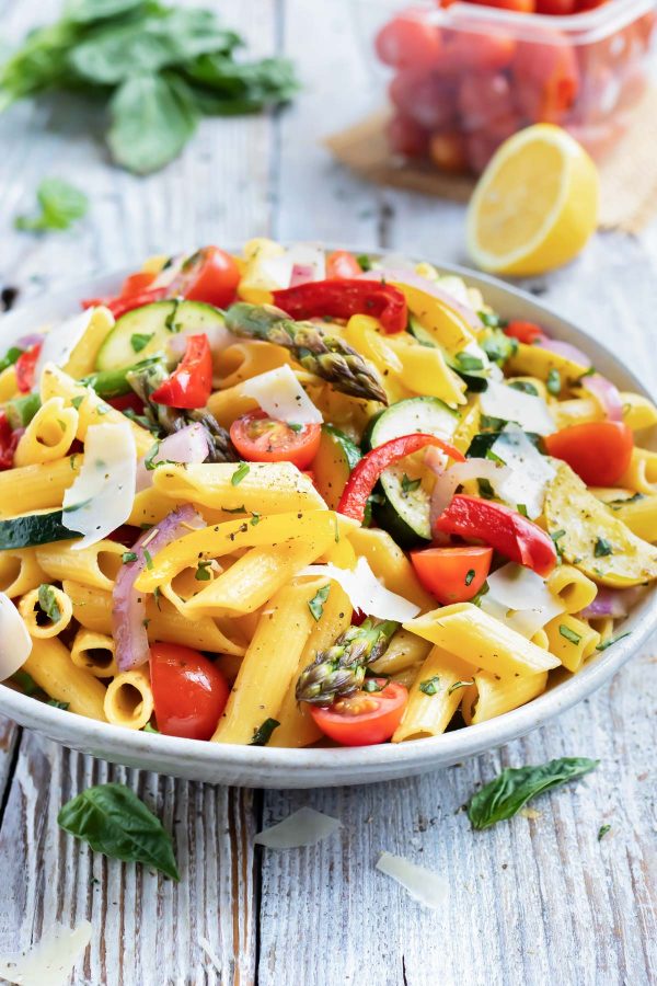 Easy Pasta Primavera Recipe - Evolving Table