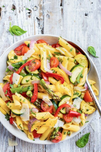 Easy Pasta Primavera Recipe - Evolving Table