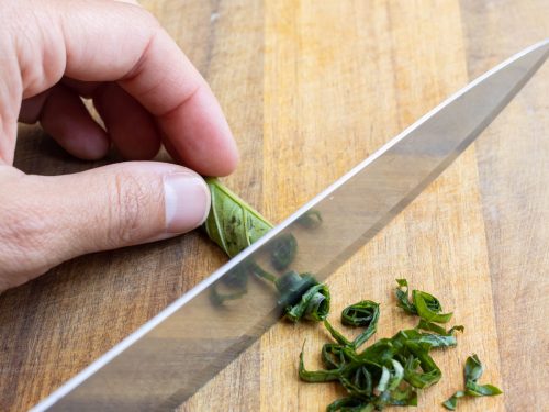 How to Chiffonade (Basil & Herbs) - Evolving Table