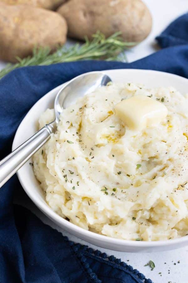 Instant Pot Garlic Mashed Potatoes - Evolving Table