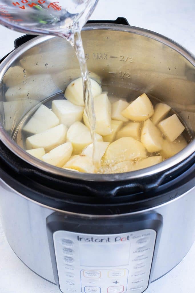 Instant Pot Garlic Mashed Potatoes - Evolving Table