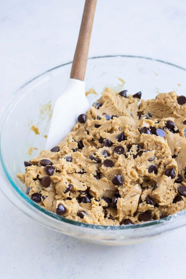 Peanut Butter Chocolate Chip Cookies - Evolving Table