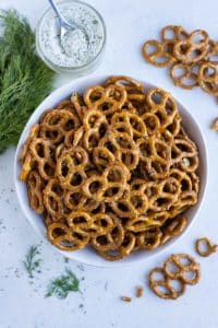 Best Ranch Seasoned Pretzels Recipe - Evolving Table