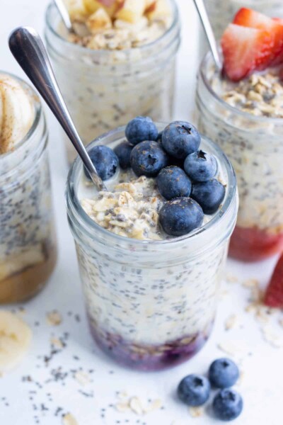 How to Make Overnight Oats + 5 Easy Recipes!