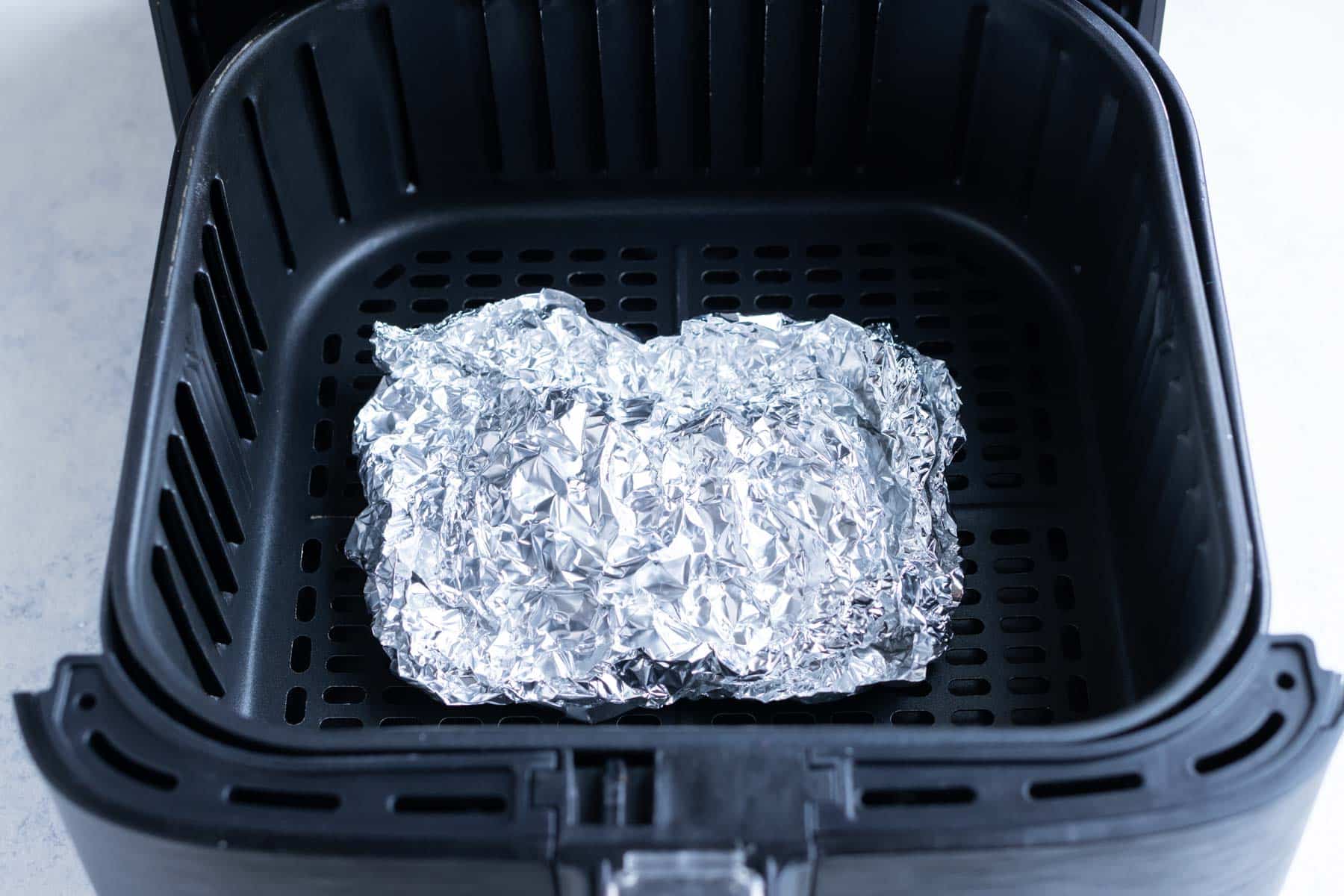 Can you put foil in an Air Fryer? Here are the DOs and DON'Ts