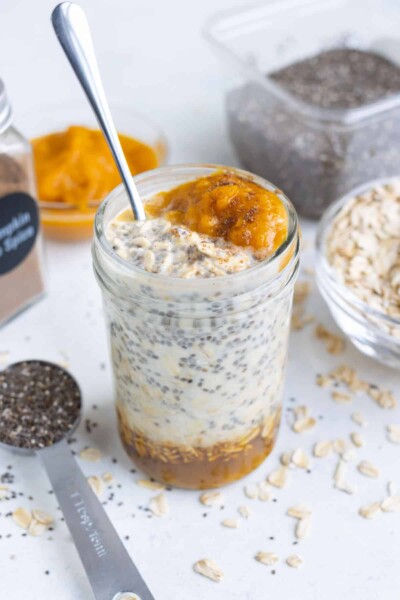 Pumpkin Overnight Oats Recipe - Evolving Table