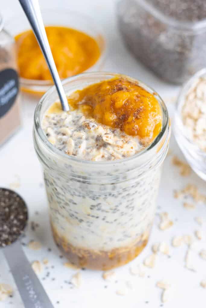 Pumpkin Overnight Oats Recipe - Evolving Table