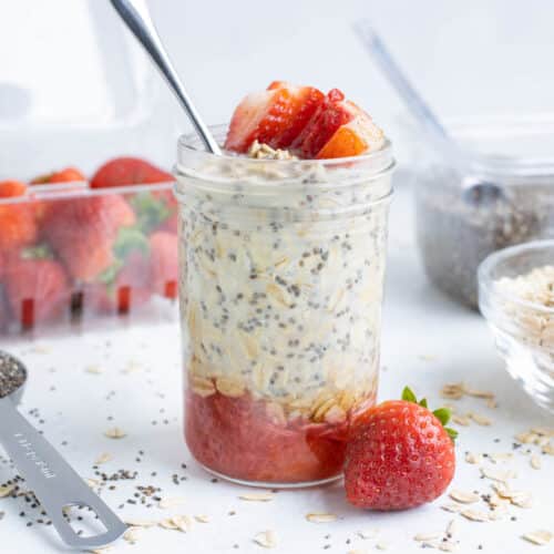 Strawberry Overnight Oats - Evolving Table