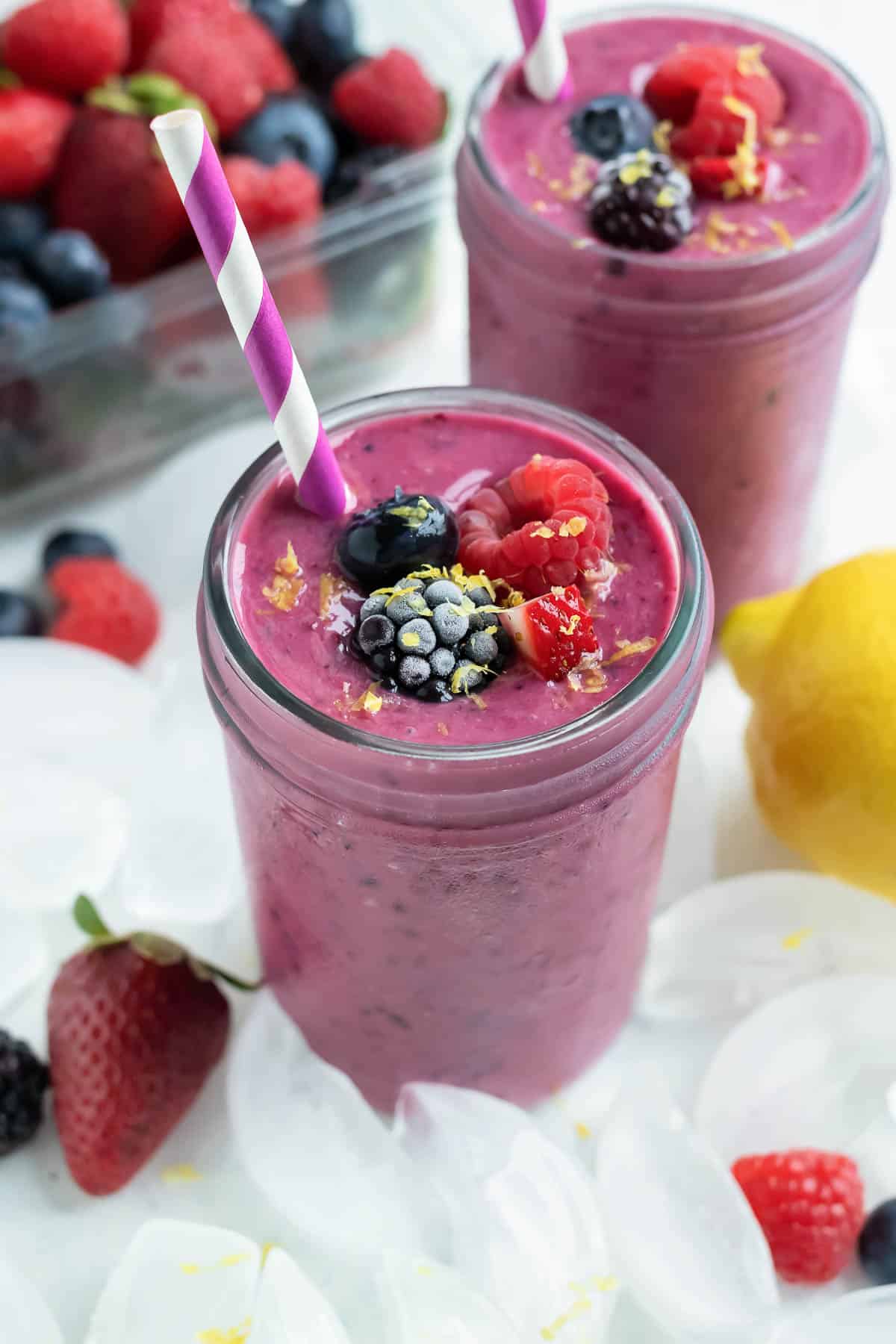 Super Easy Berry Smoothie - Alphafoodie