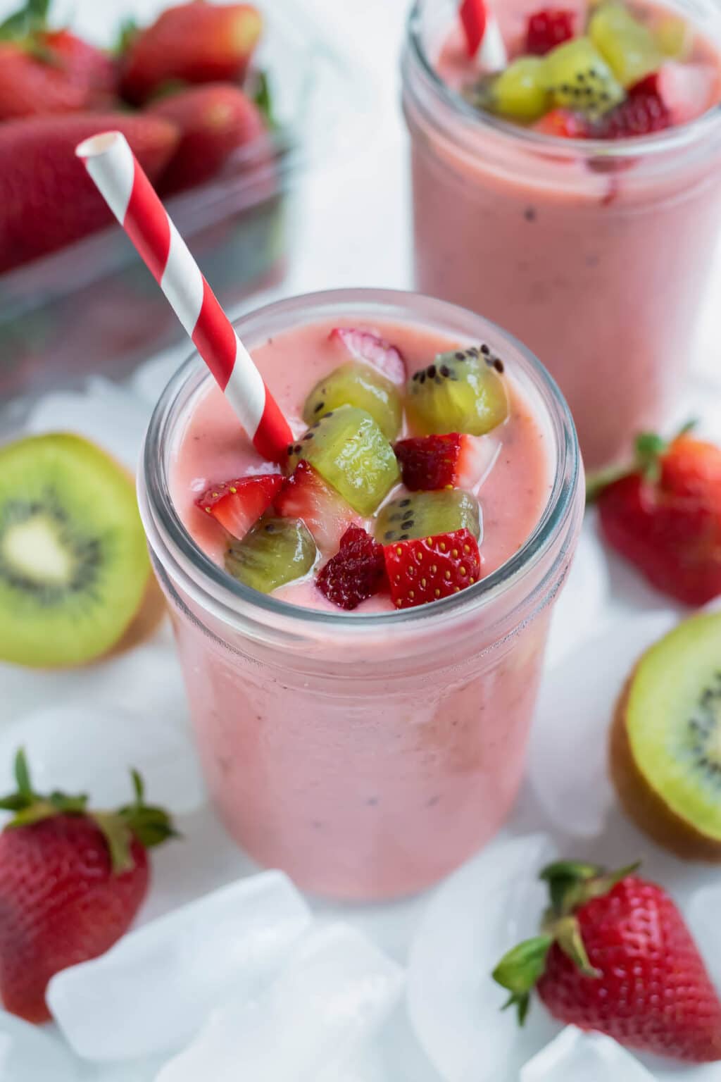 Strawberry Kiwi Smoothie Recipe - Evolving Table