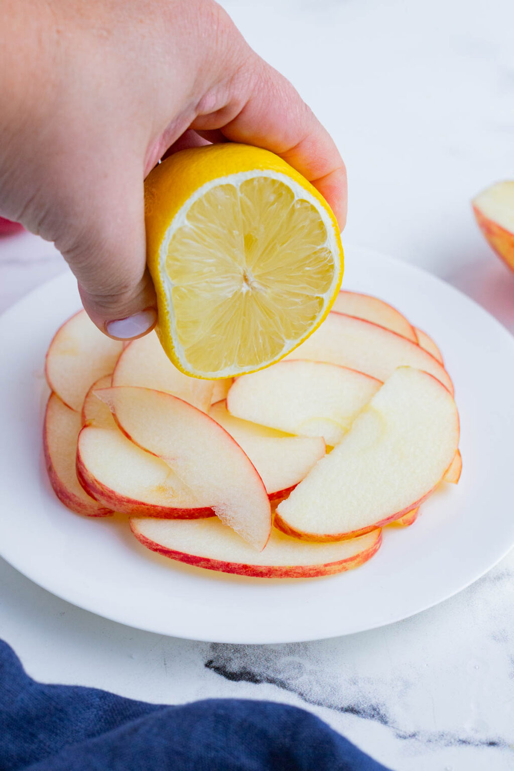 7 Easy Ways To Keep Apples From Browning - Evolving Table