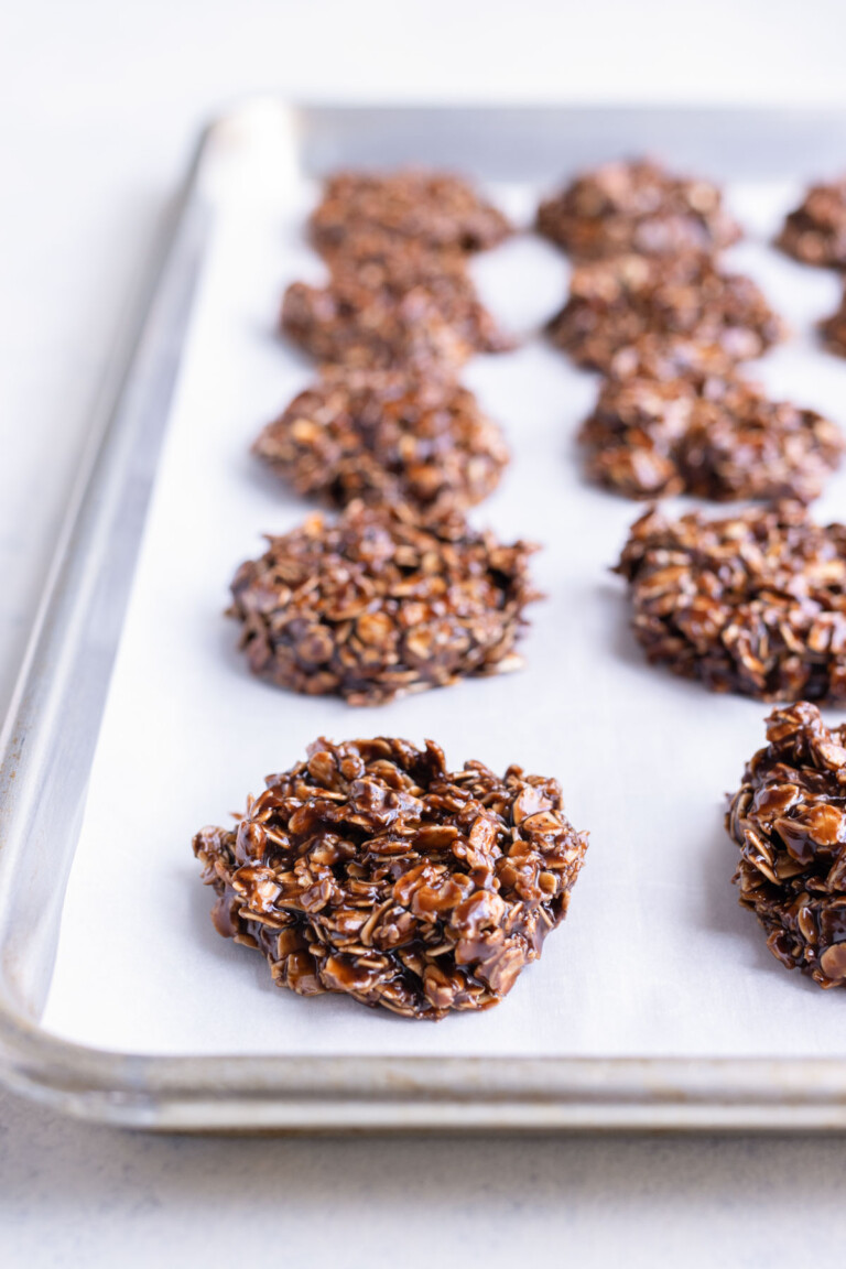 No-Bake Chocolate Oatmeal Cookies - Evolving Table