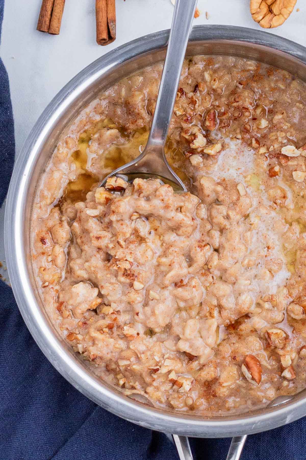 https://www.evolvingtable.com/wp-content/uploads/2023/10/maple-brown-sugar-oatmeal-12.jpg